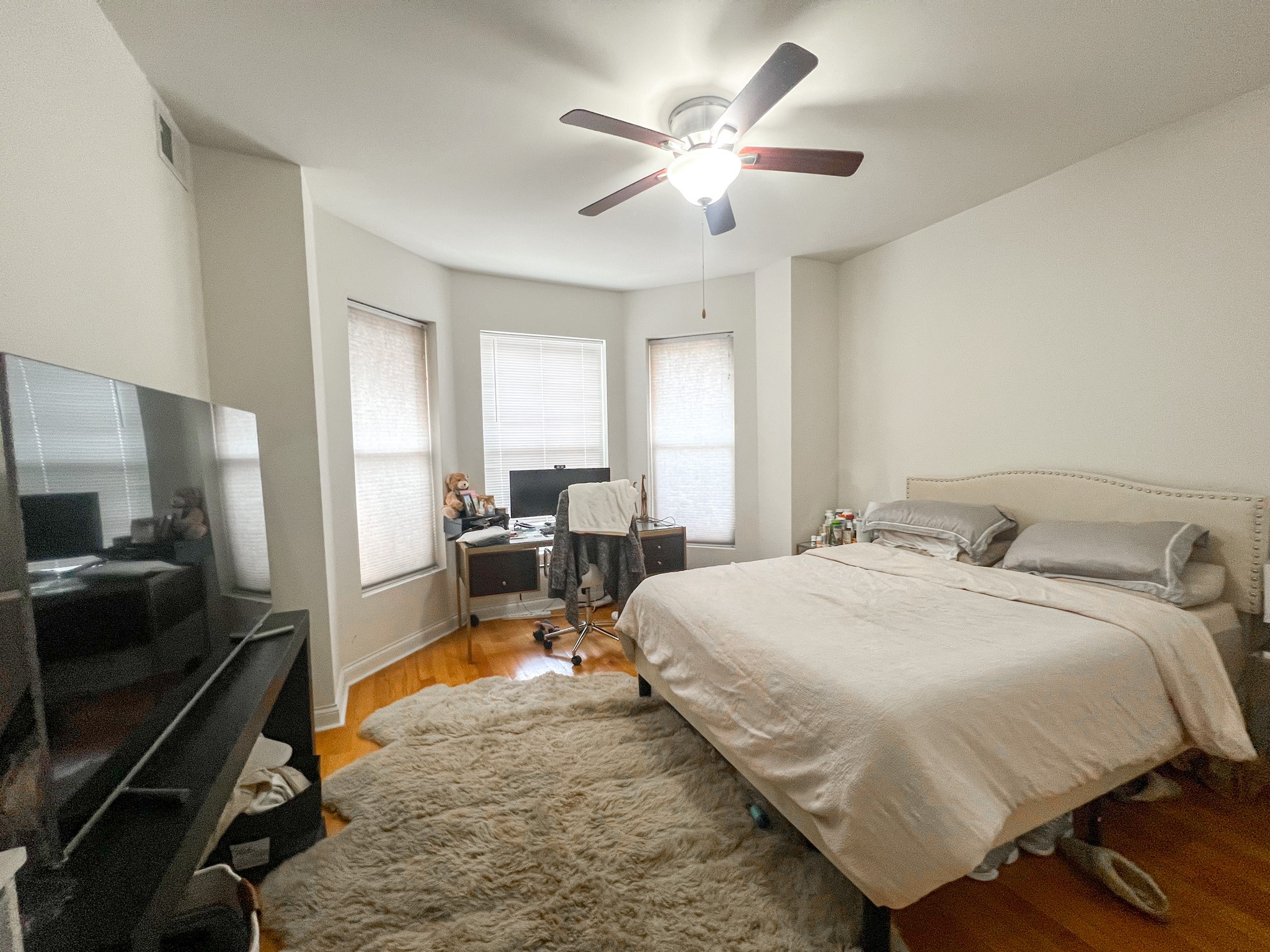 718-20 W Buckingham Pl 718-20 W Buckingham Pl., Chicago, IL 60657 - Leasing by Cross Street